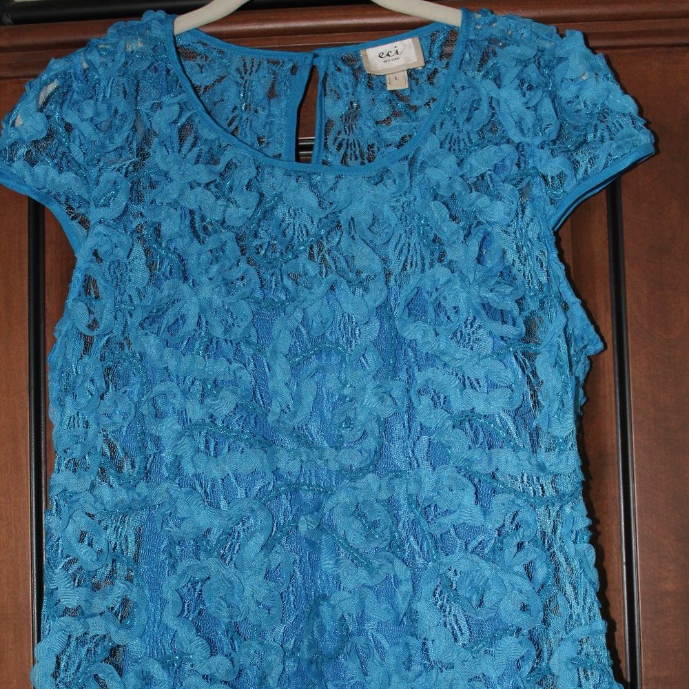 floral-like blue top